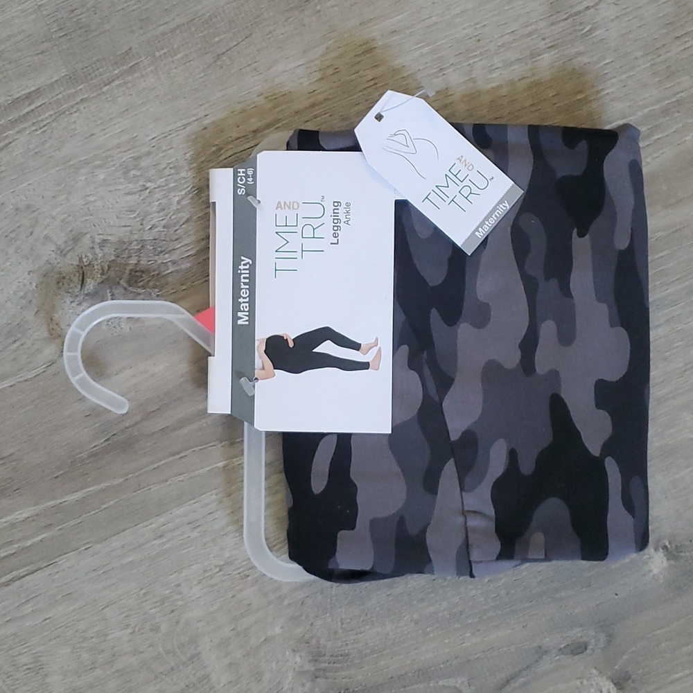 NWT TIME AND TRU ACTIVE MATERNITY LEGGINGS Small